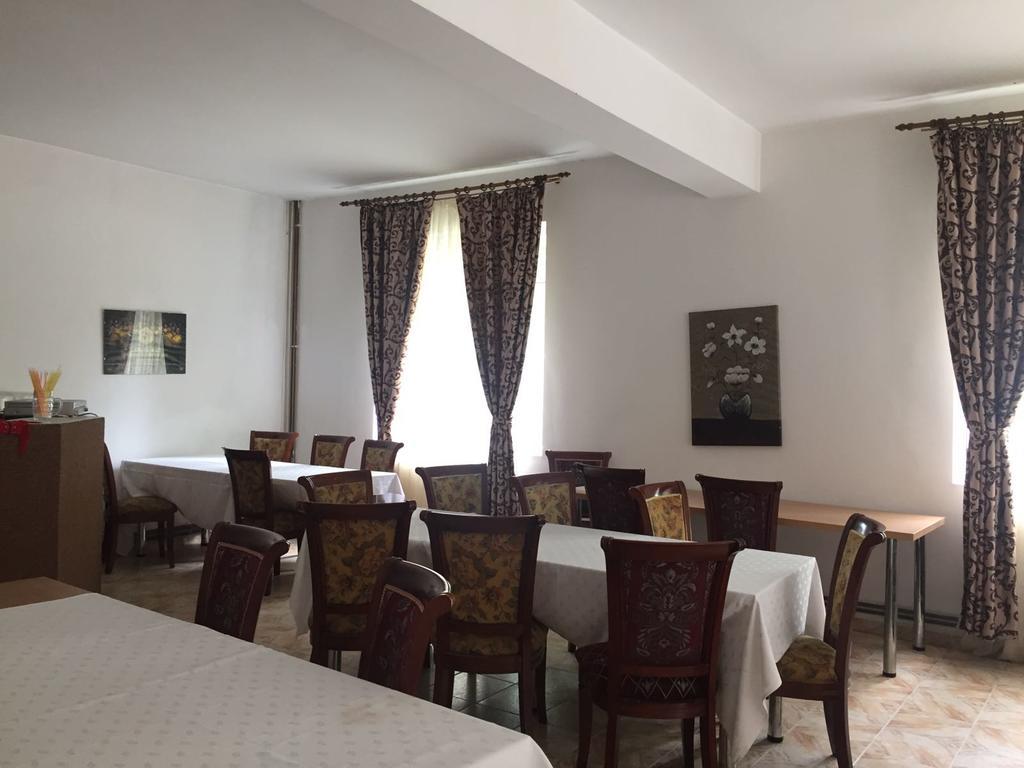 Pensiunea Broscuta Хорезу Экстерьер фото
